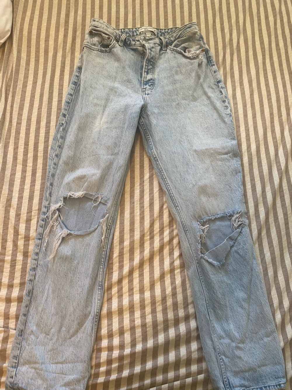 Abercrombie & Fitch light wash distressed high rise jeans curve love size 28